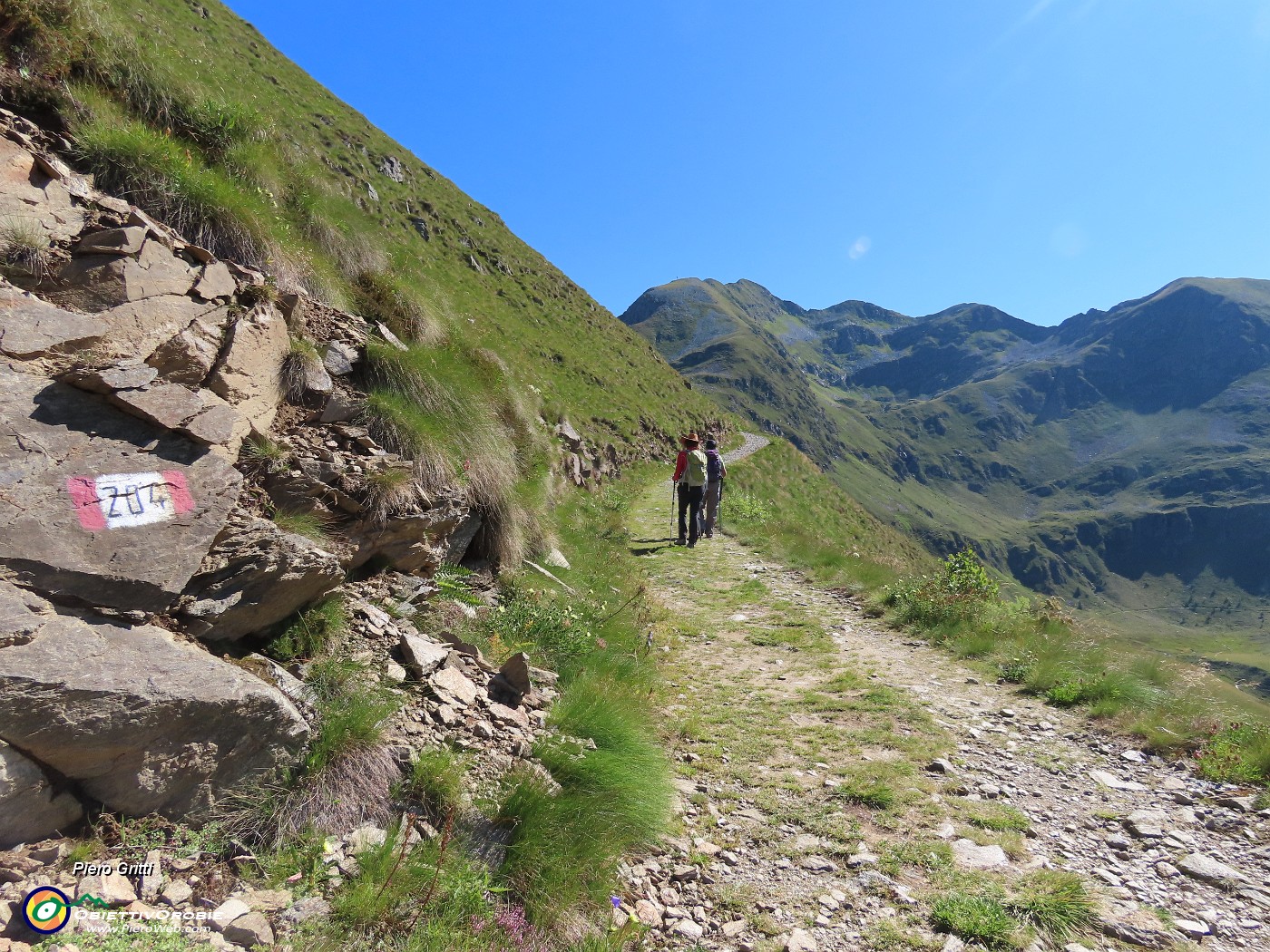 09 Imbocchiamo il sent. 204 per il Lago Moro.JPG